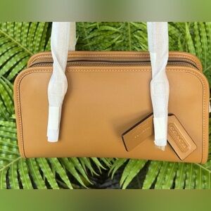 Coach Swing Zip Bag. NWT. CM565